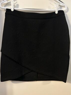 Mossimo Women’s Textured Black Mini Skirt Size S